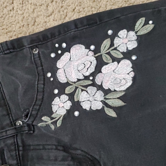 Black ripped jeans - Picture 2 of 5